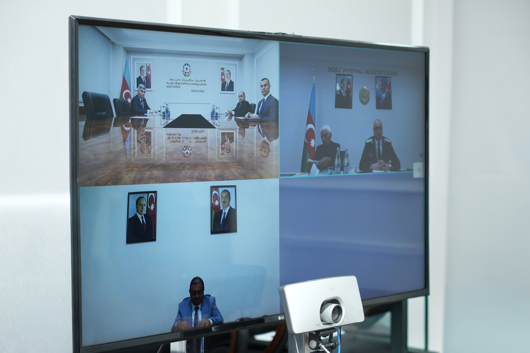 Ədliyyə nazirinin müavini vətəndaş müraciətlərini dinləyib