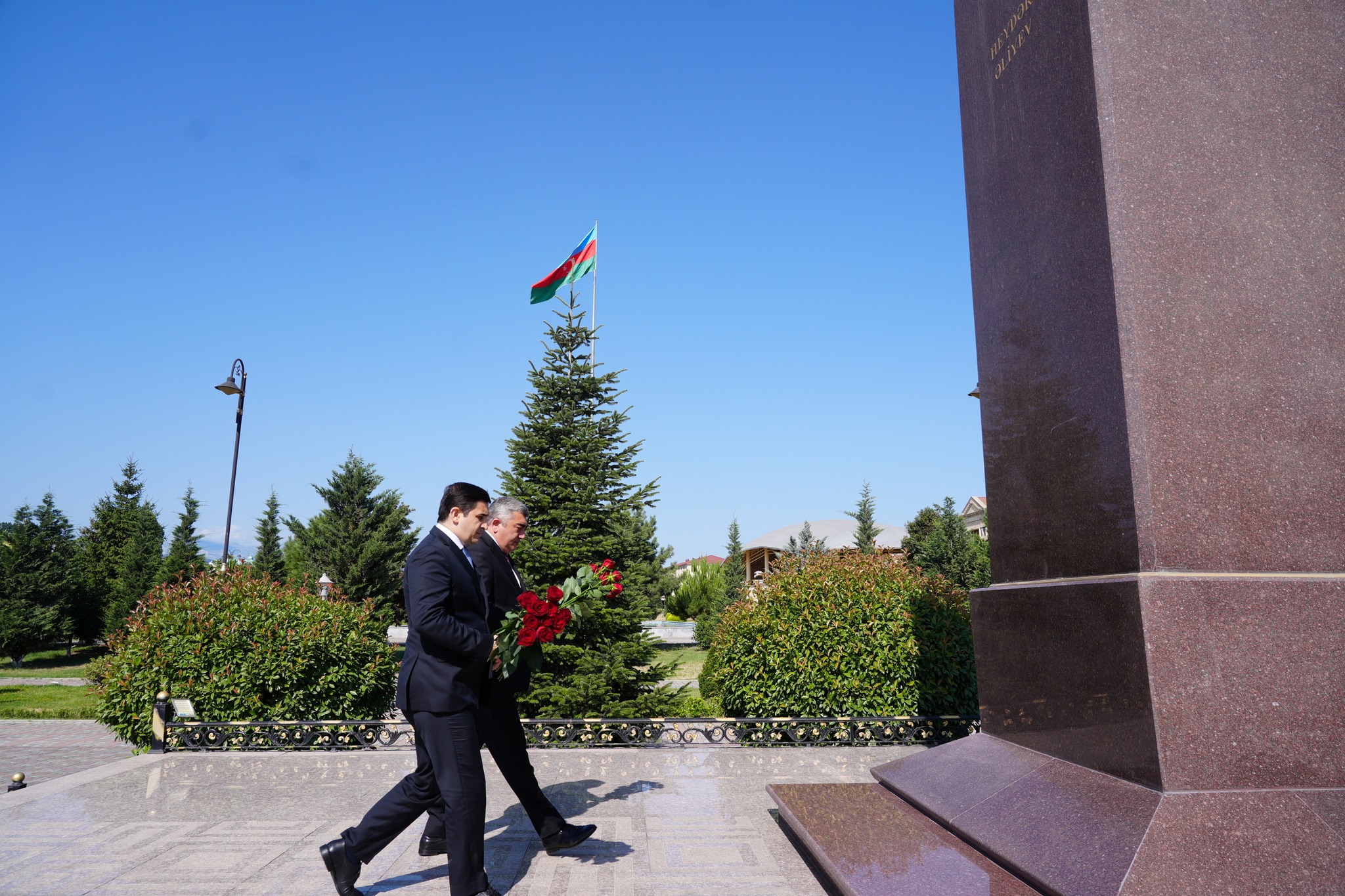 Nazir Fərid Əhmədov Quba şəhərində vətəndaşları qəbul edib