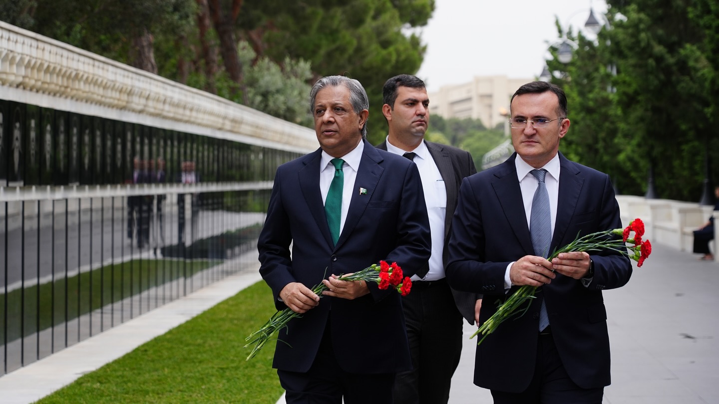 Ədliyyə naziri Fərid Əhmədov pakistanlı həmkarı ilə görüşüb