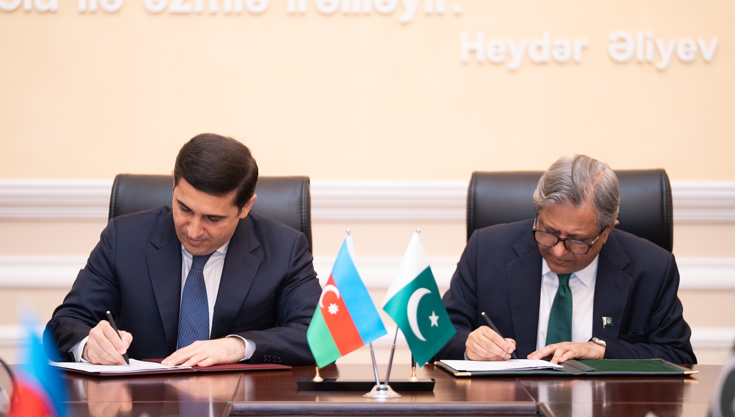 Ədliyyə naziri Fərid Əhmədov pakistanlı həmkarı ilə görüşüb