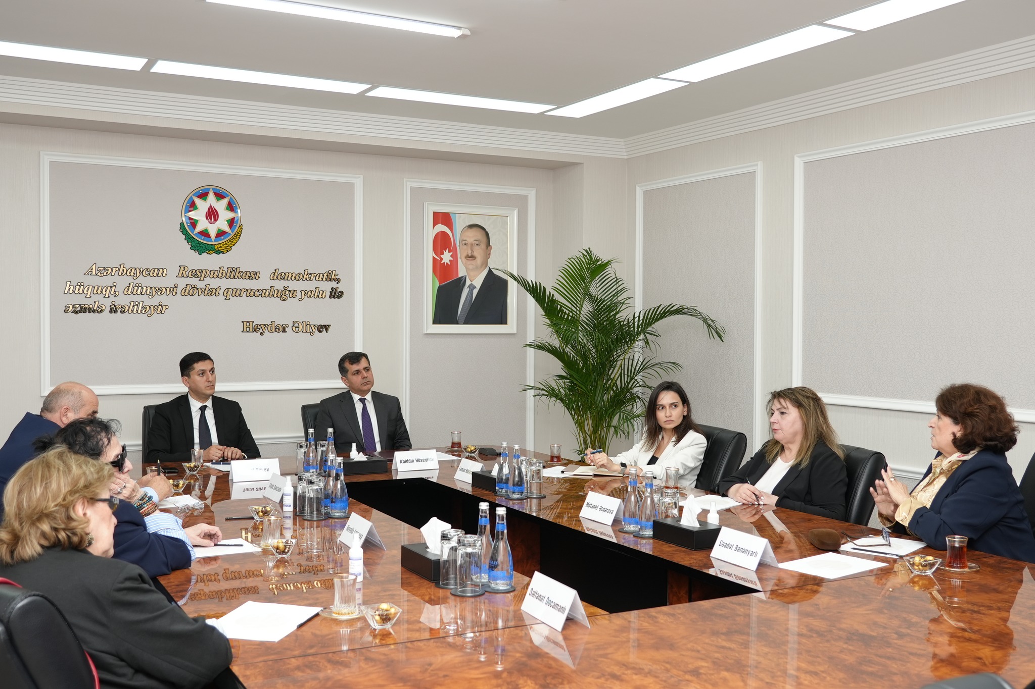 Prezident Administrasiyasının nümayəndəsi Ədliyyə Nazirliyi yanında İctimai şuranın üzvləri ilə görüşüb