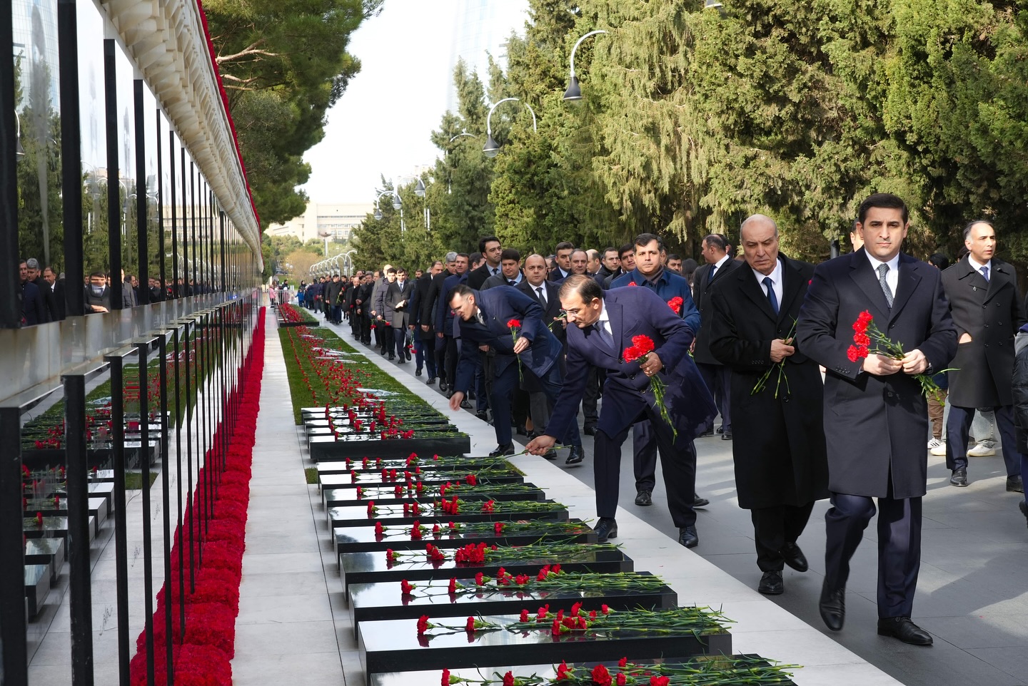 Ədliyyə Nazirliyinin kollektivi Şəhidlər xiyabanını ziyarət edib