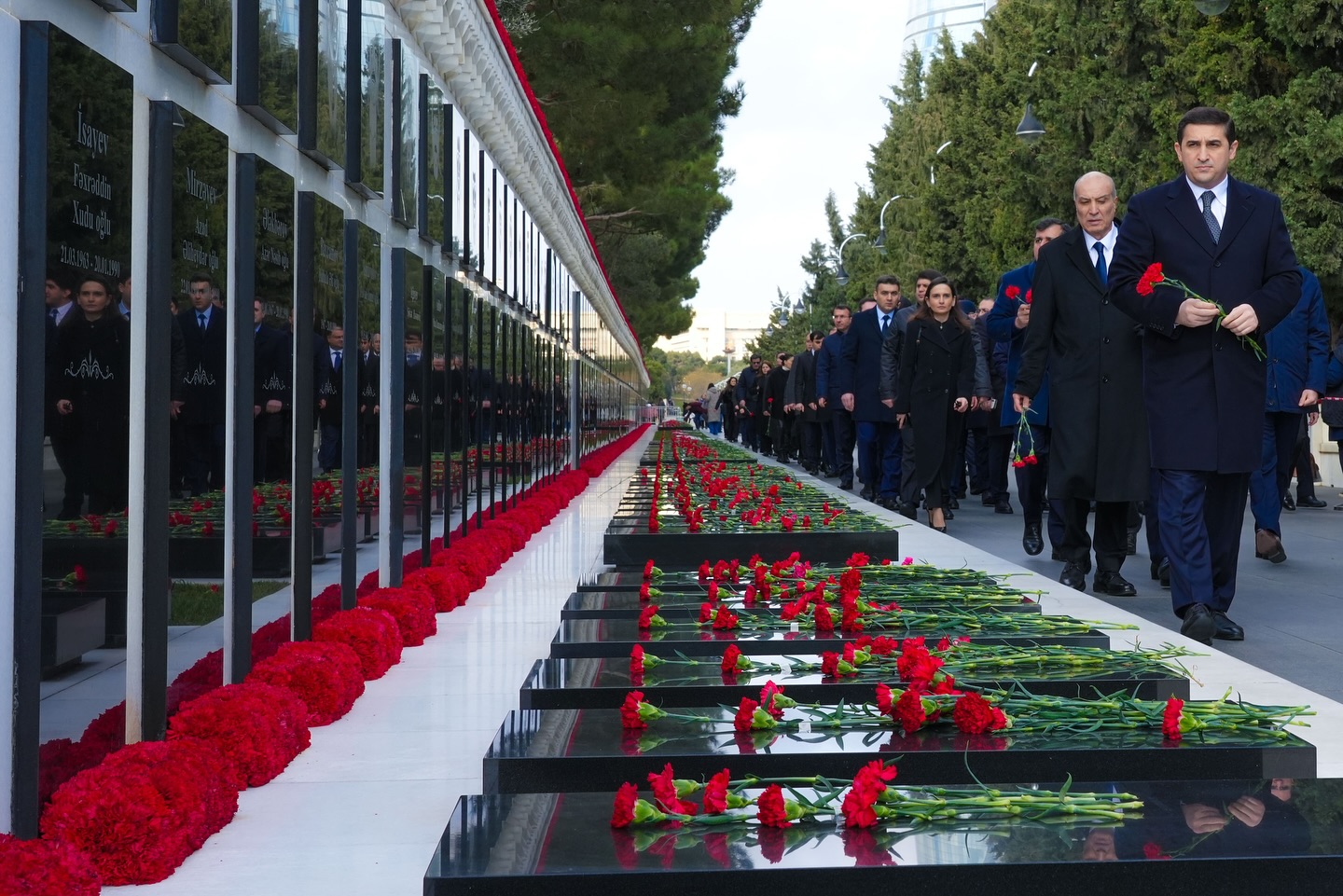 Ədliyyə Nazirliyinin kollektivi Şəhidlər xiyabanını ziyarət edib