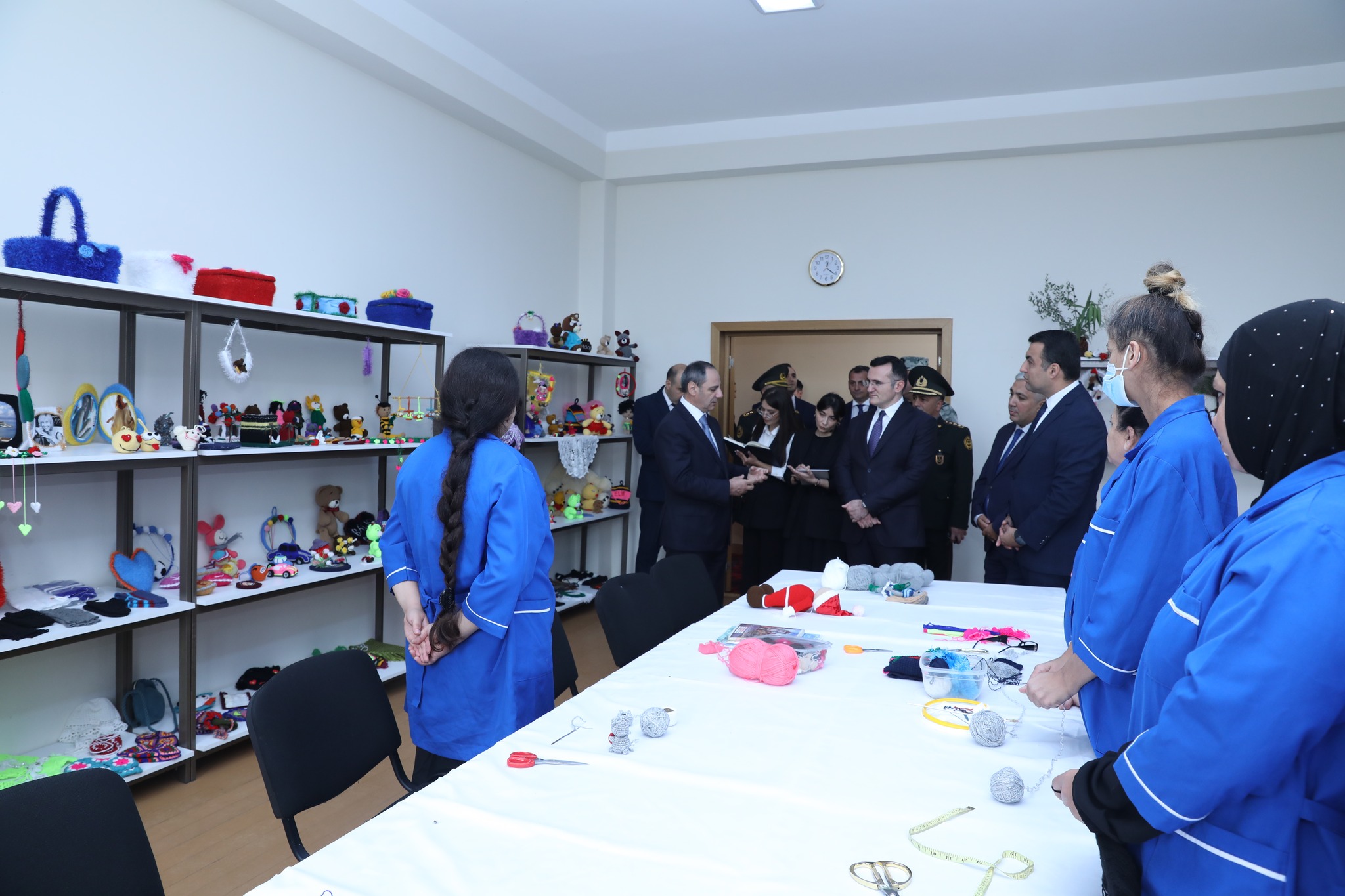 Cəzaçəkmə müəssisələrində peşə təhsilinin təşkili ilə bağlı müəssisələrə baxış keçirilib