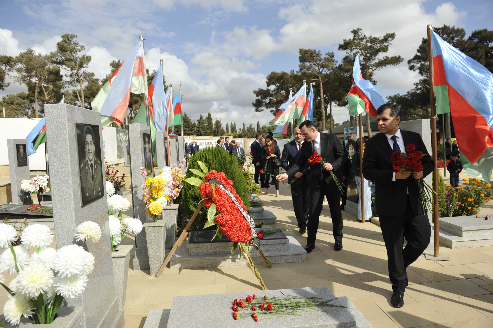 Ədliyyə Nazirliyinin kollektivi Anım Gününü qeyd edib