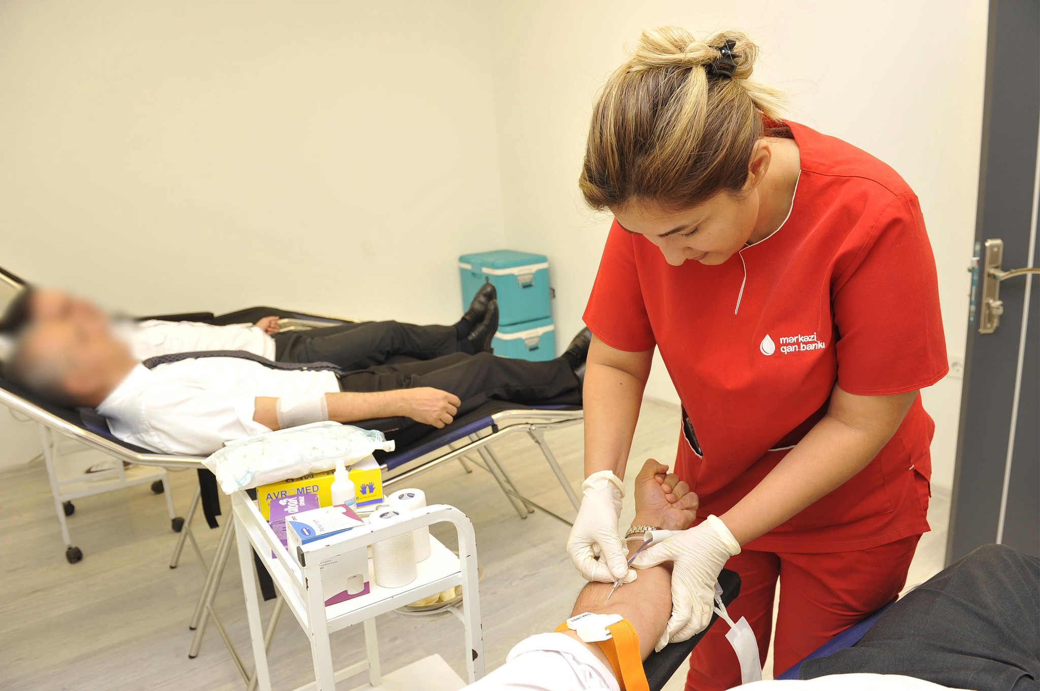 Ədliyyə işçilərinin könüllü qanvermə aksiyası keçirilir