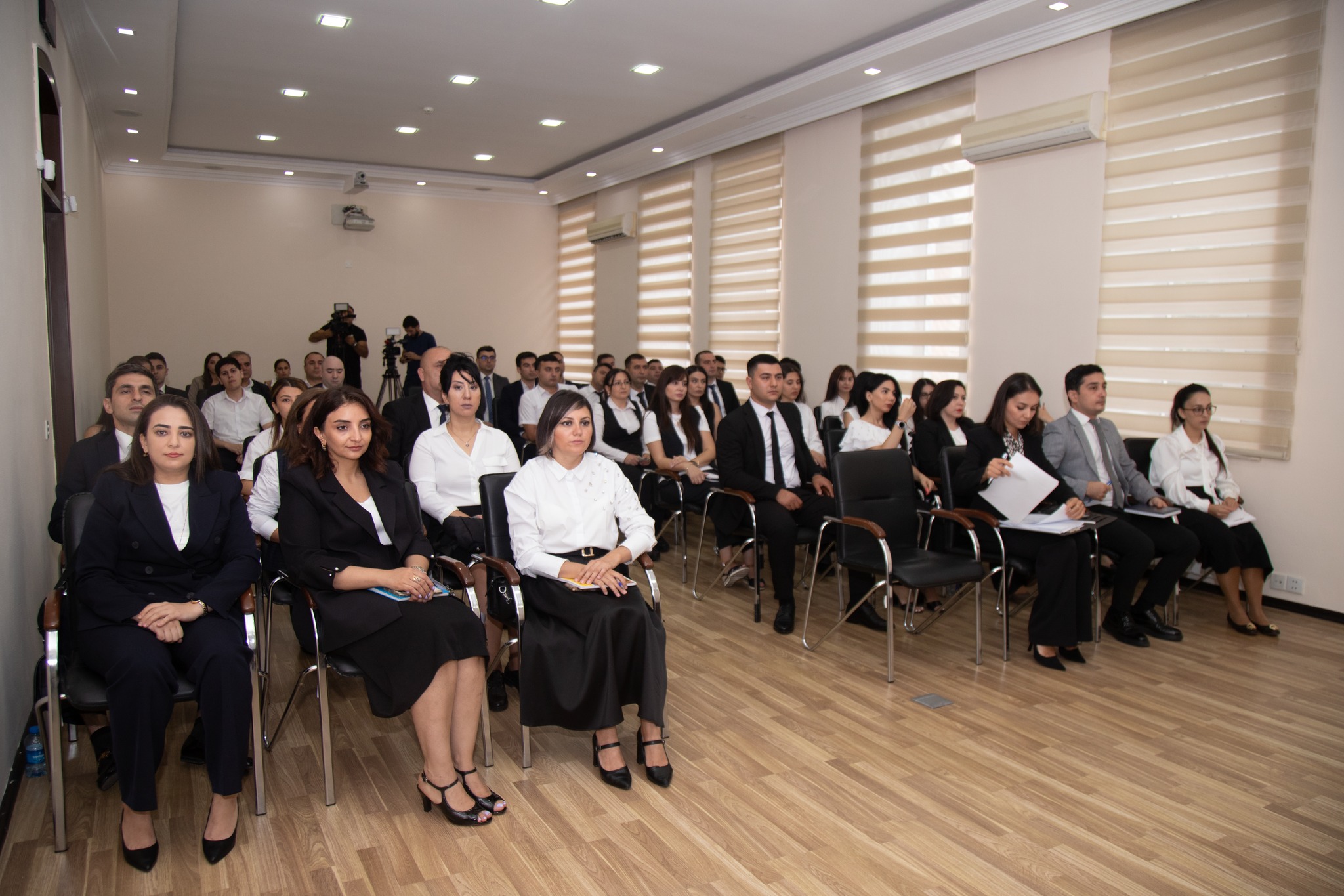 Ədliyyə orqanlarına qulluğa qəbulla bağlı keçirilmiş söhbət mərhələsində uğur qazanan namizədlərlə icbari təlimlərə start verilib