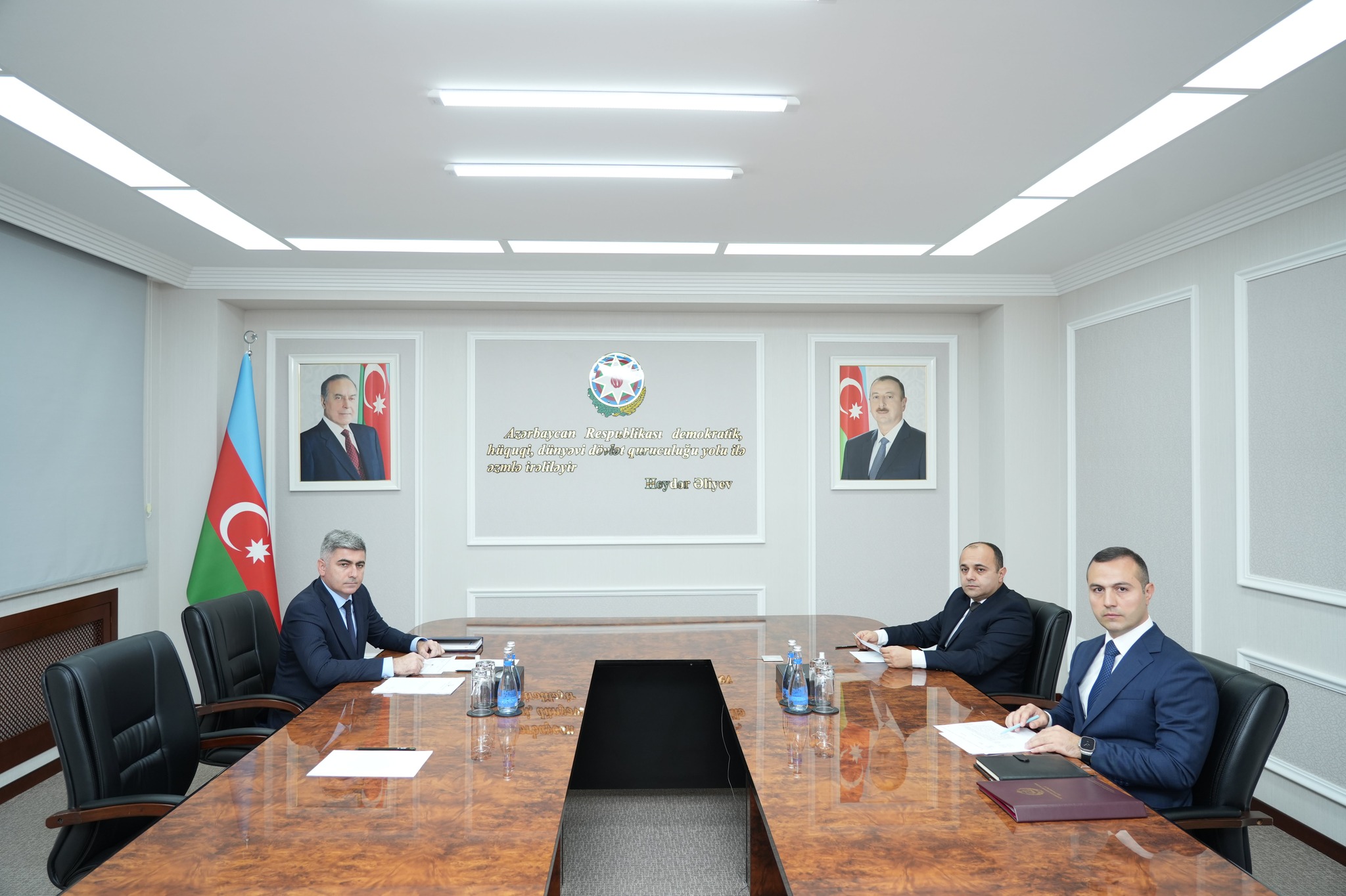 Ədliyyə nazirinin müavini vətəndaş müraciətlərini dinləyib