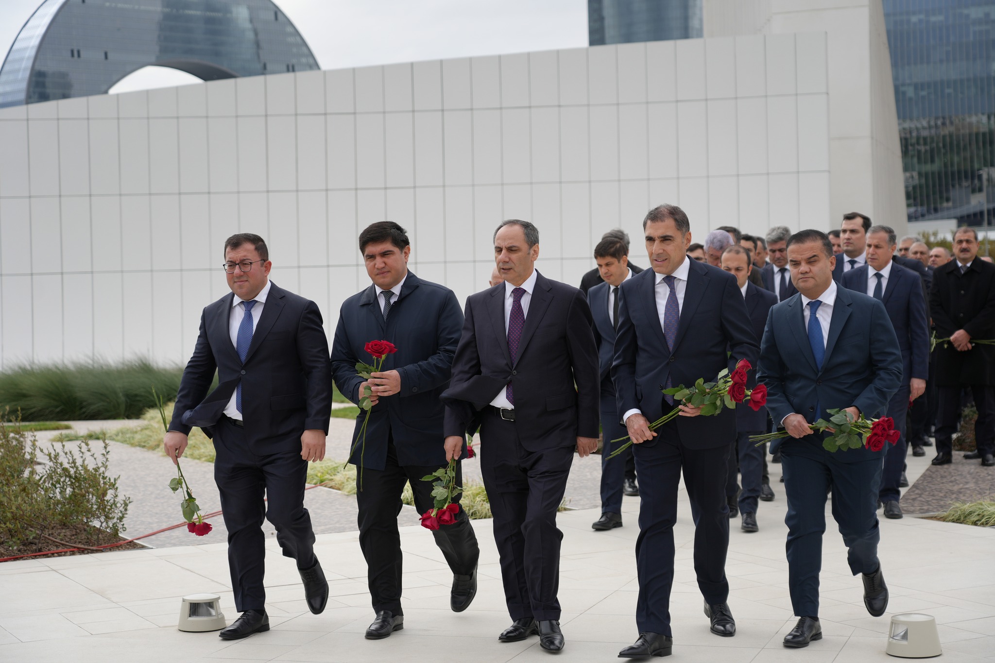 Ədliyyə Nazirliyinin kollektivi Zəfər parkını ziyarət edib