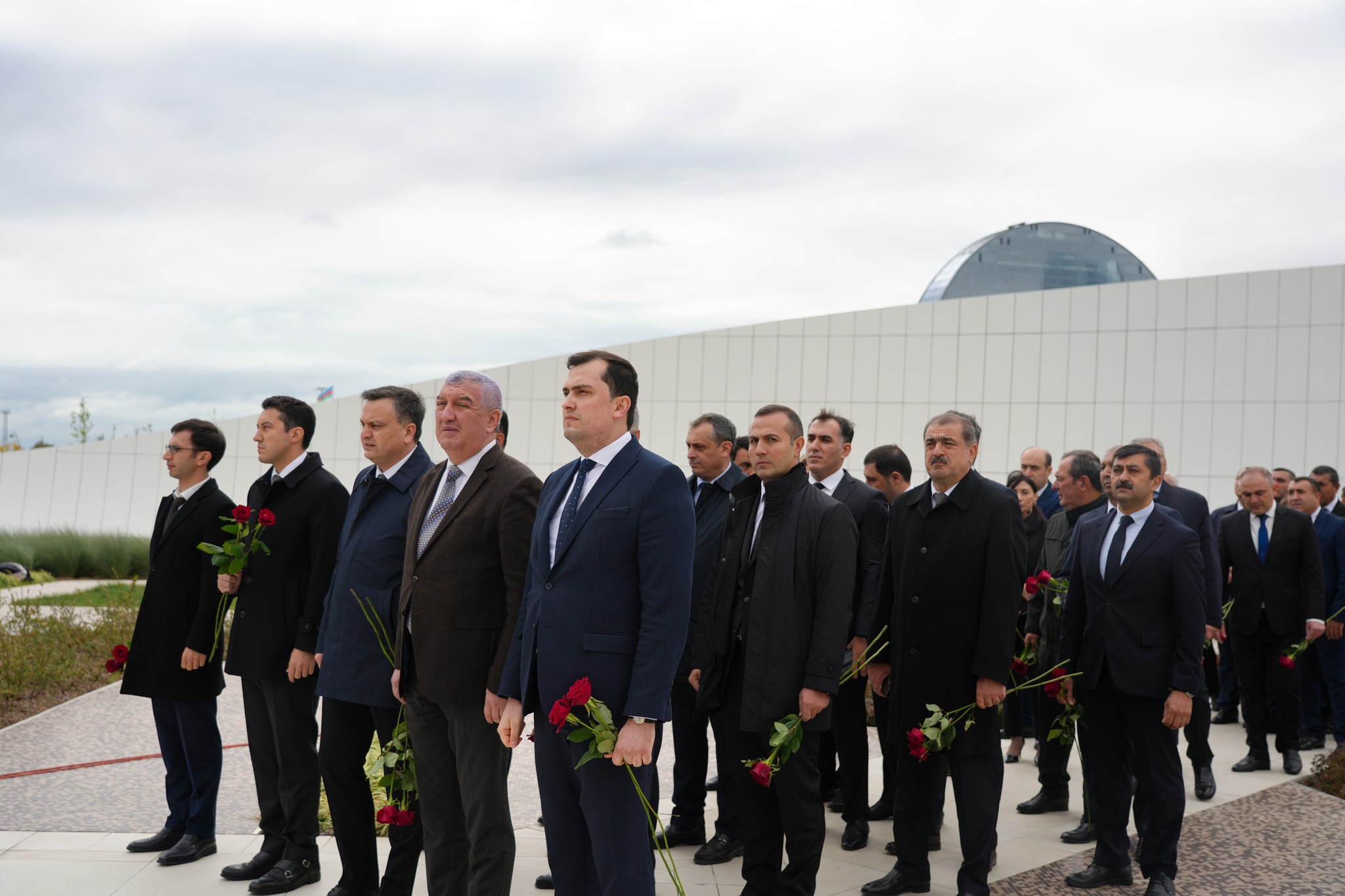 Ədliyyə Nazirliyinin kollektivi Zəfər parkını ziyarət edib