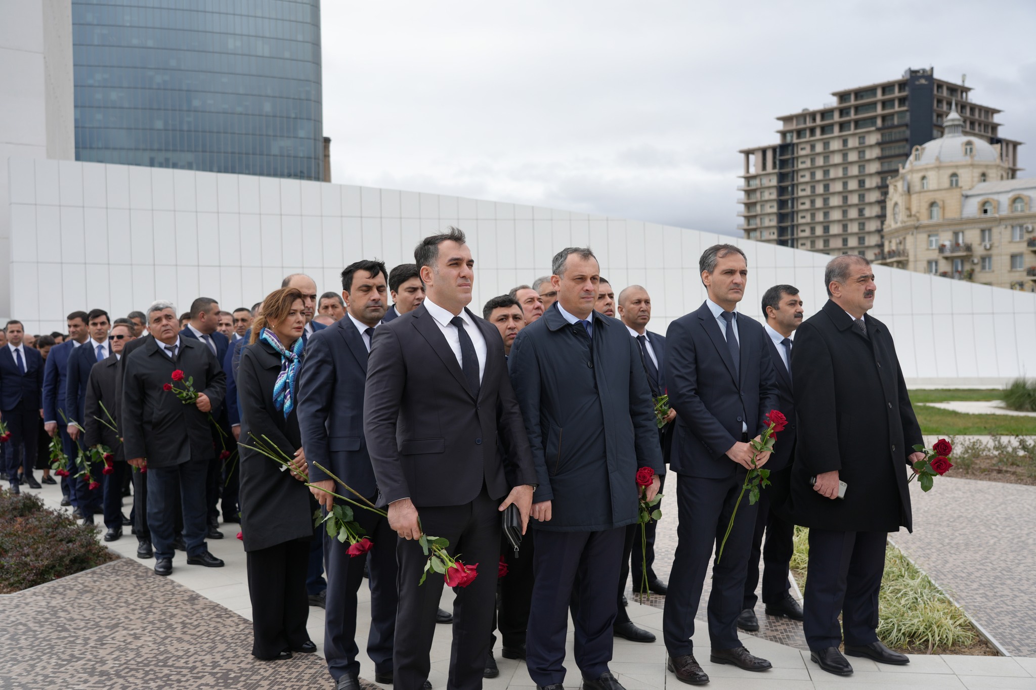 Ədliyyə Nazirliyinin kollektivi Zəfər parkını ziyarət edib