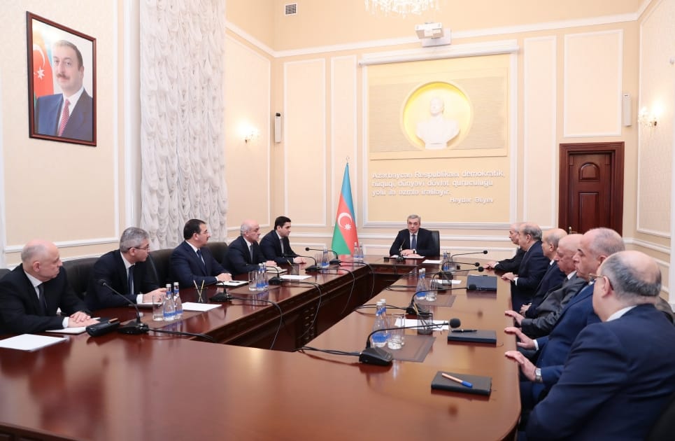 Prezident Administrasiyasının rəhbəri Samir Nuriyev yeni vəzifəyə təyin olunmuş ədliyyə nazirini kollektivə təqdim edib