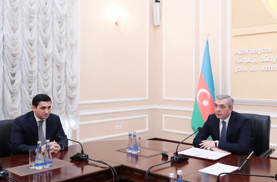 Prezident Administrasiyasının rəhbəri Samir Nuriyev yeni vəzifəyə təyin olunmuş ədliyyə nazirini kollektivə təqdim edib