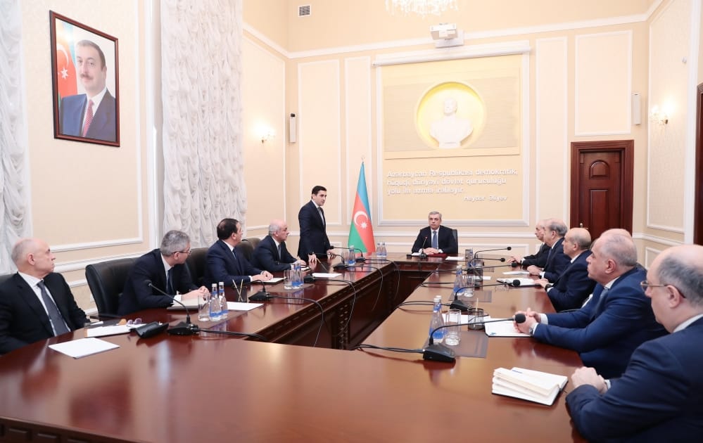 Prezident Administrasiyasının rəhbəri Samir Nuriyev yeni vəzifəyə təyin olunmuş ədliyyə nazirini kollektivə təqdim edib