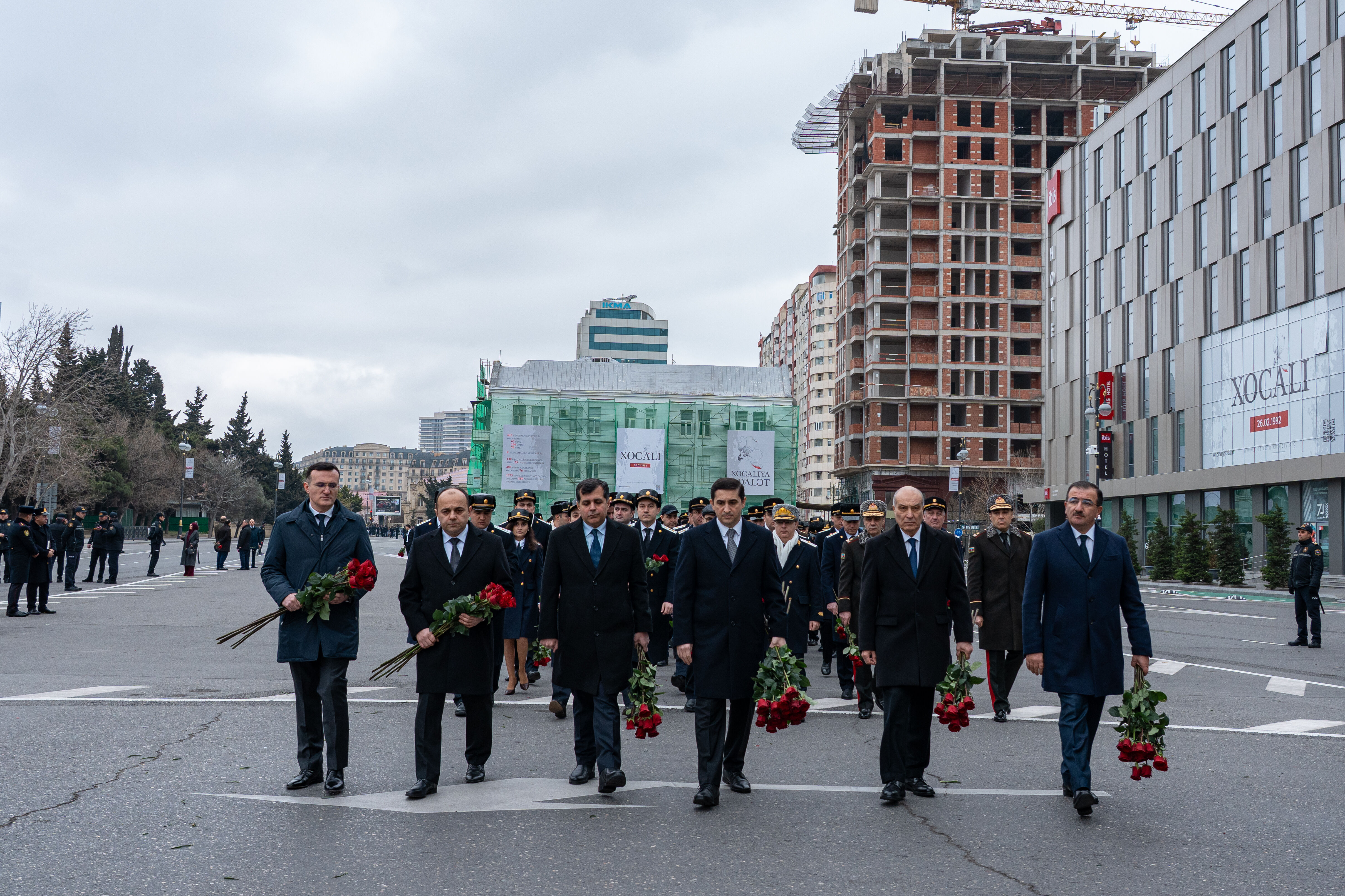 Ədliyyə Nazirliyinin kollektivi Xocalı soyqırımı abidəsini ziyarət edib