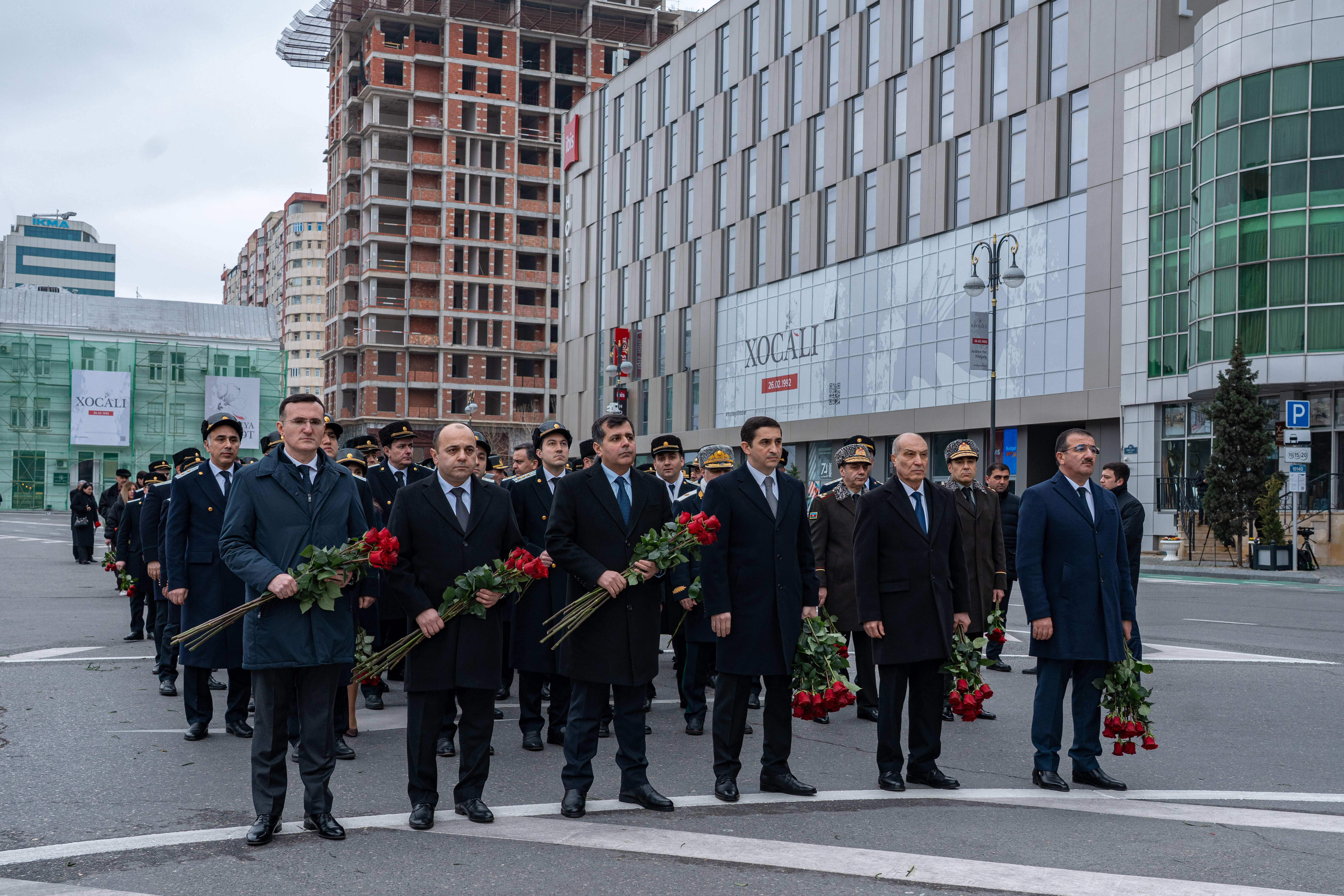 Ədliyyə Nazirliyinin kollektivi Xocalı soyqırımı abidəsini ziyarət edib