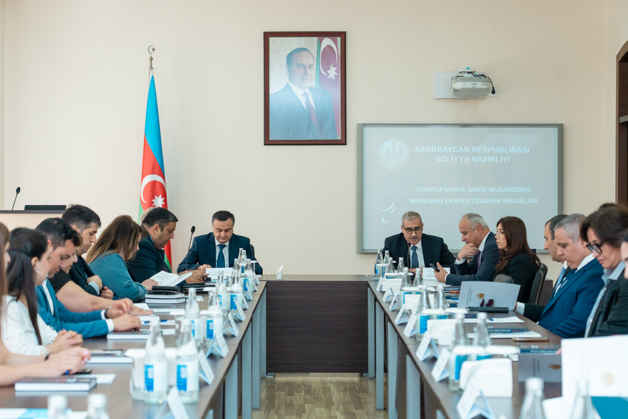 Korrupsiya cinayətləri ilə mübarizədə məhkəmə ekspertizasının roluna həsr olunmuş elmi-praktiki seminar keçirilib