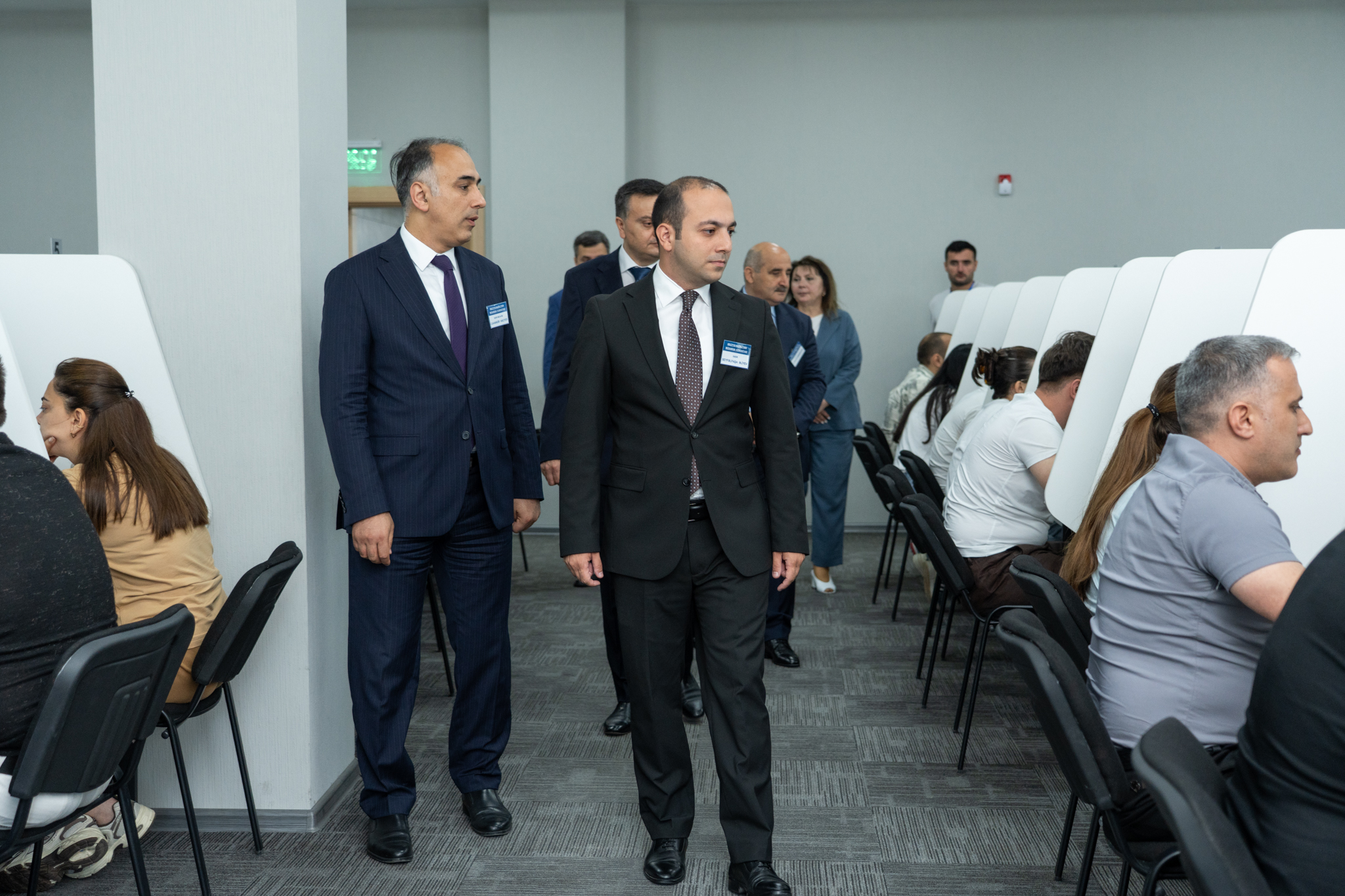 Dövlət icra məmuru vəzifəsinə qəbulla bağlı test imtahanı keçirilib