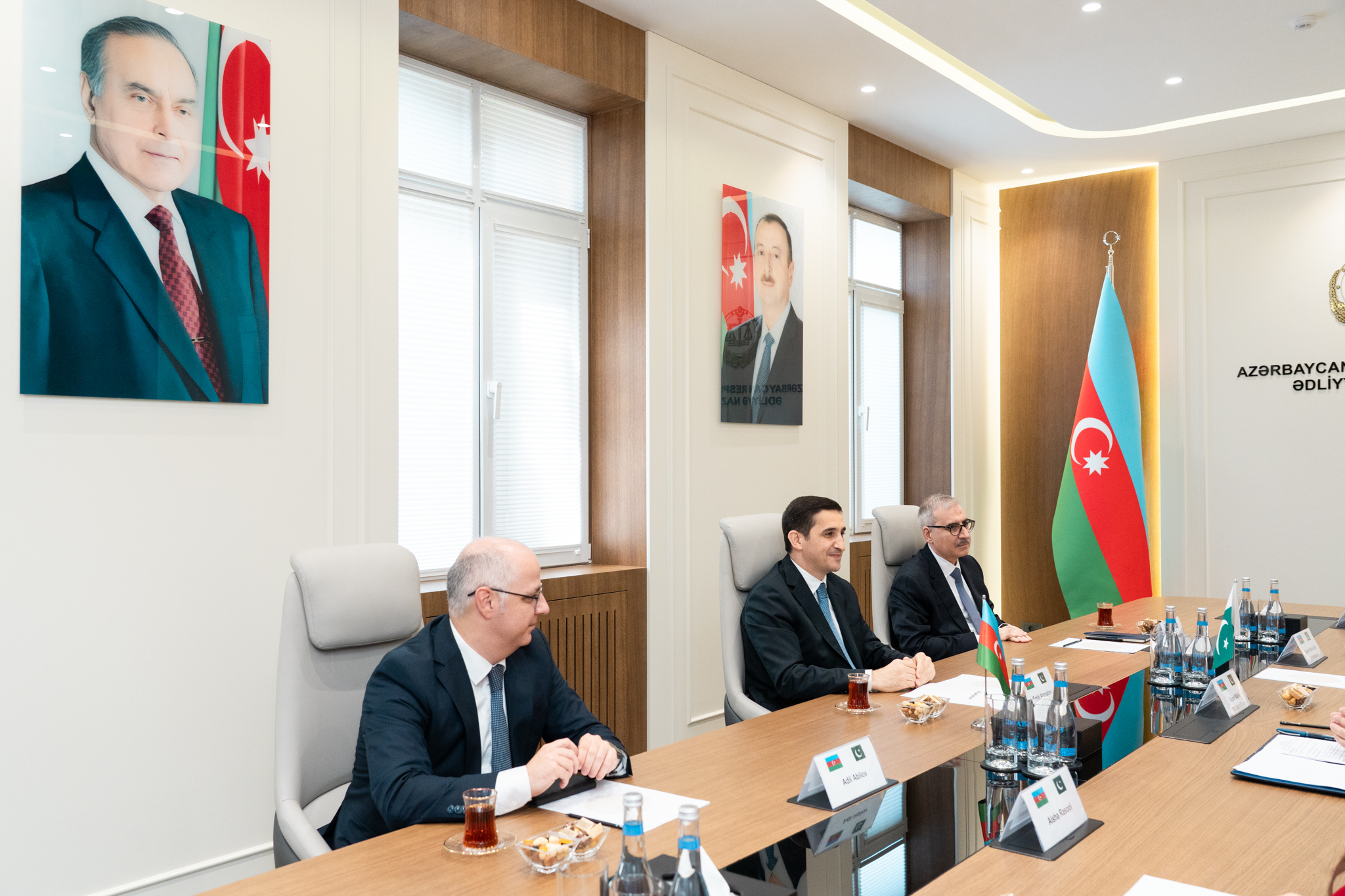 Ədliyyə naziri Pakistan İslam Respublikasının hüquq və ədliyyə üzrə dövlət naziri ilə görüşüb