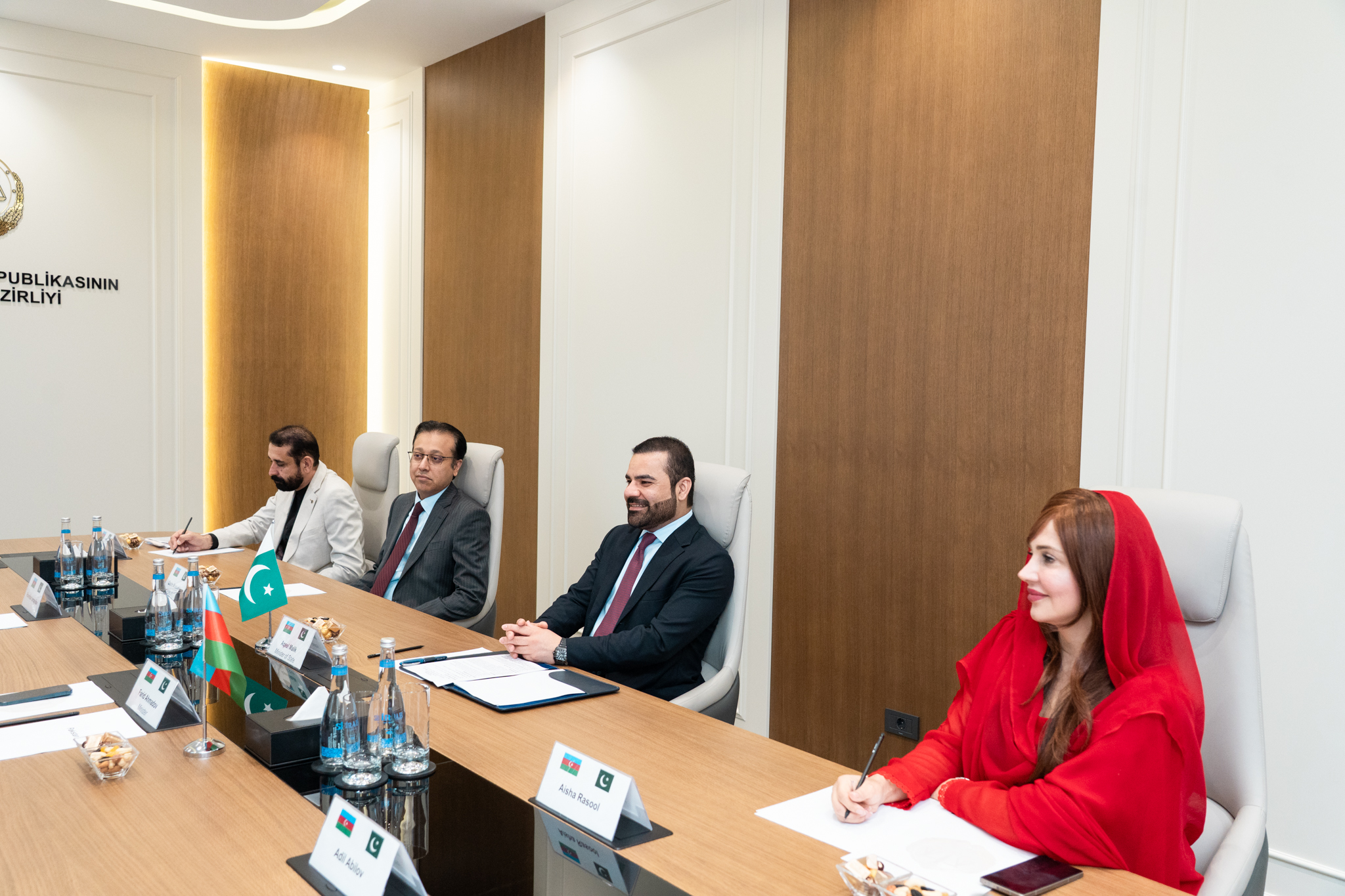 Ədliyyə naziri Pakistan İslam Respublikasının hüquq və ədliyyə üzrə dövlət naziri ilə görüşüb