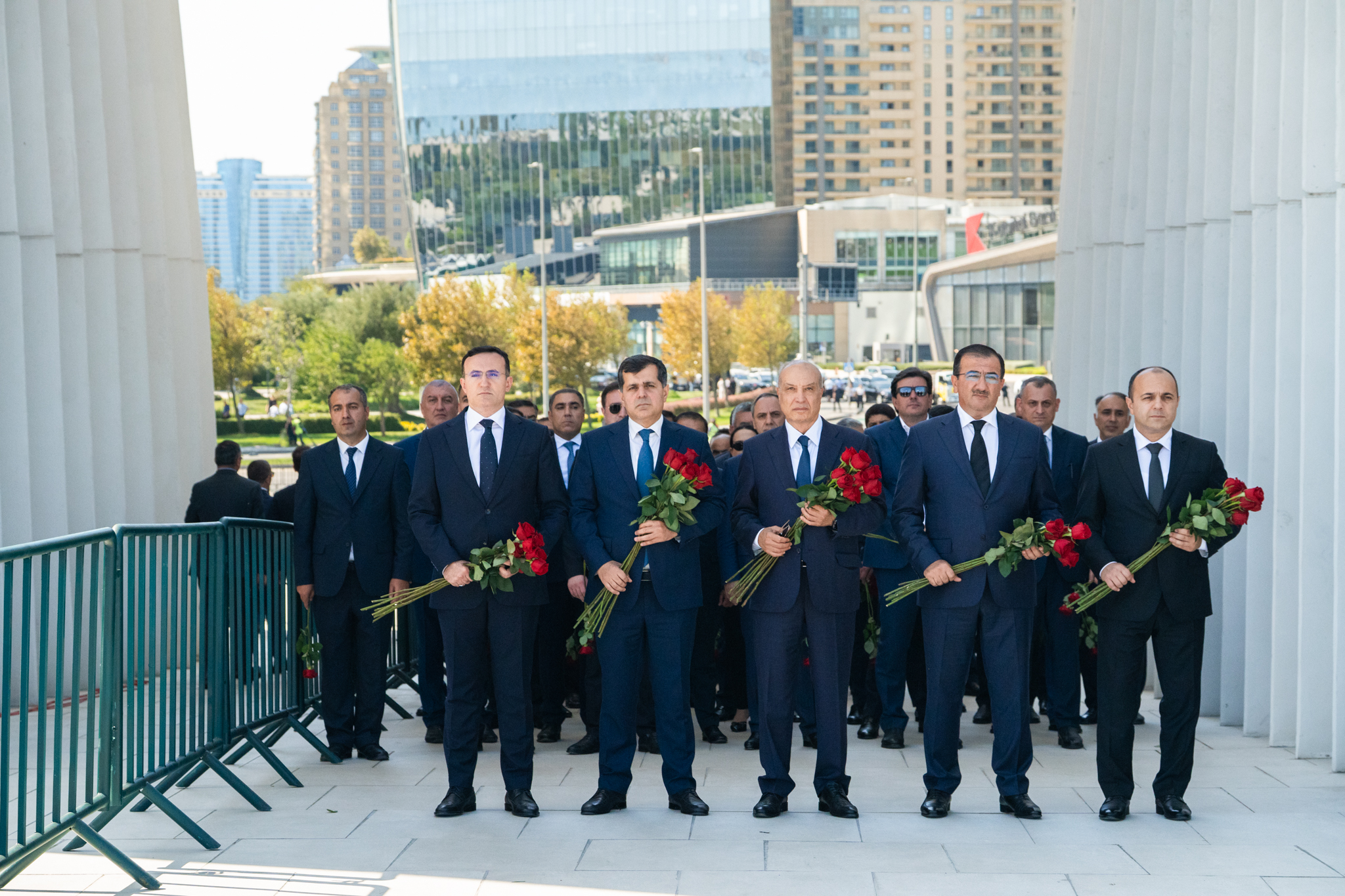Ədliyyə Nazirliyinin rəhbərliyi və kollektivi Zəfər Parkını ziyarət edib