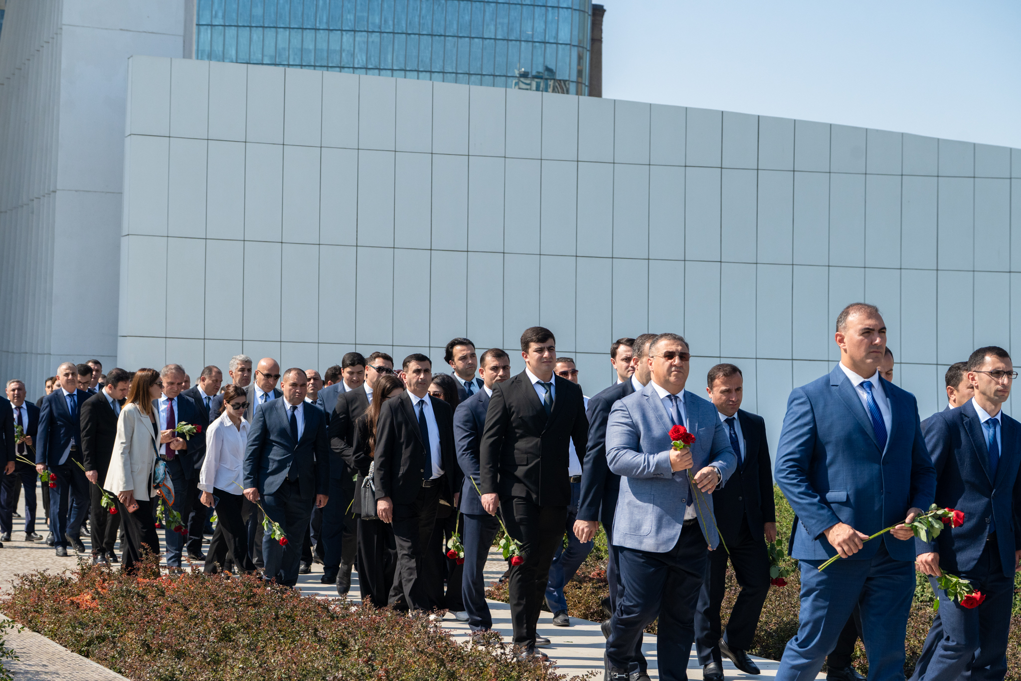 Ədliyyə Nazirliyinin rəhbərliyi və kollektivi Zəfər Parkını ziyarət edib