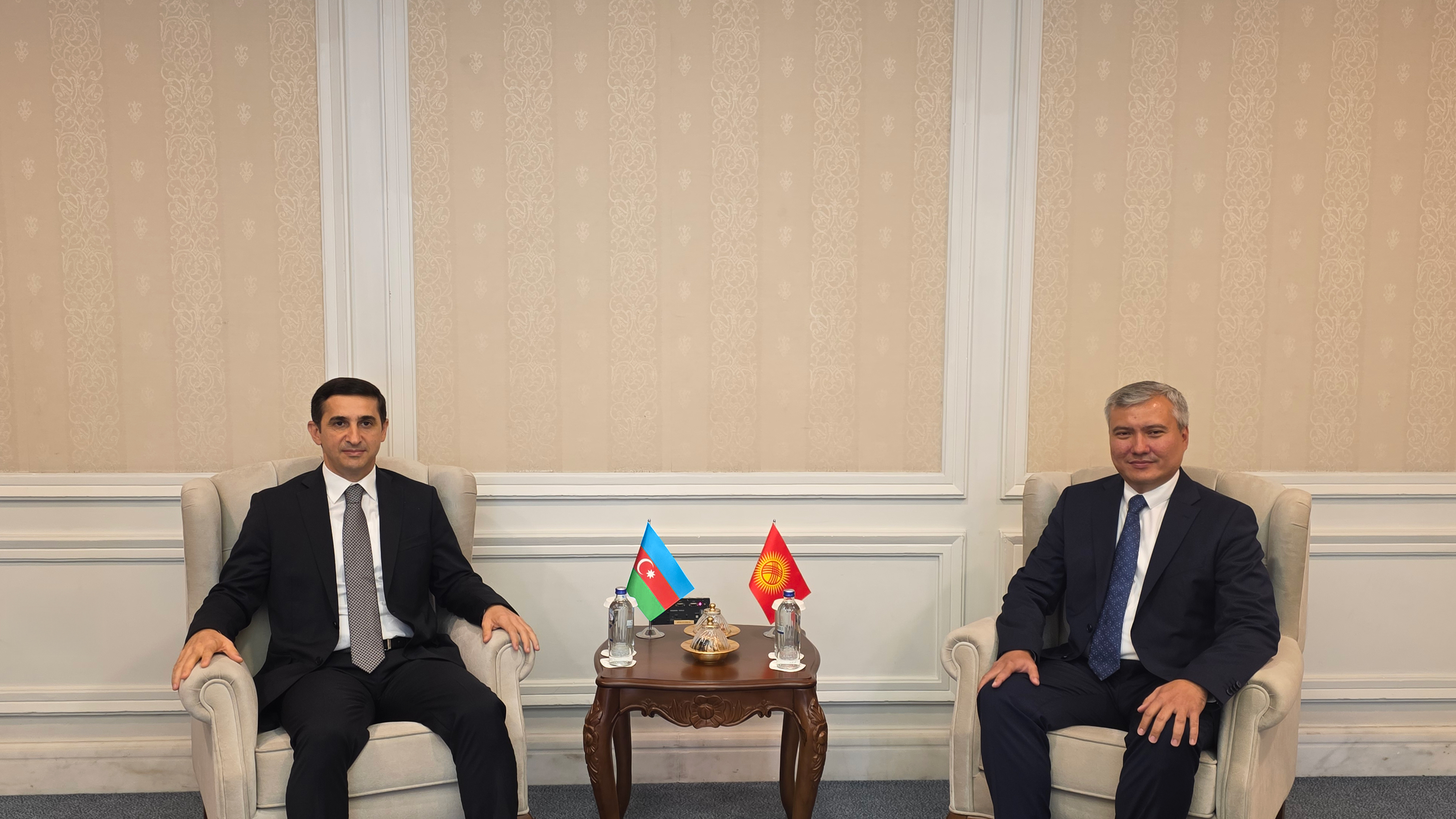 Fərid Əhmədov Qırğız Respublikasının ədliyyə naziri ilə görüşüb