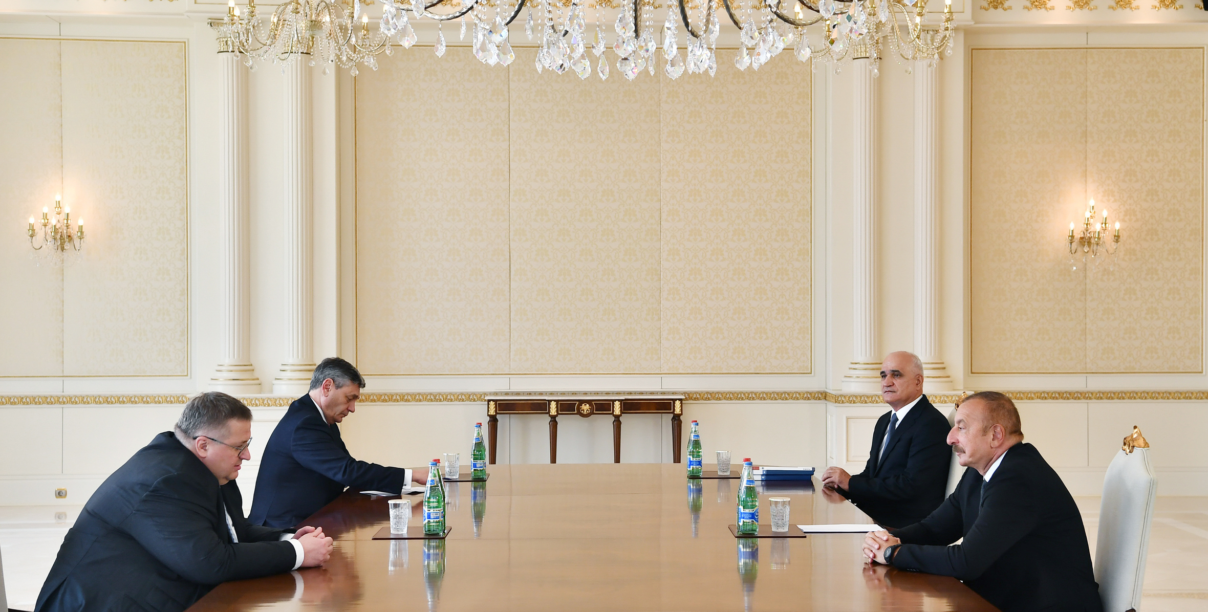 İlham Əliyev Rusiya Federasiyasının Baş nazirinin müavinini qəbul edib