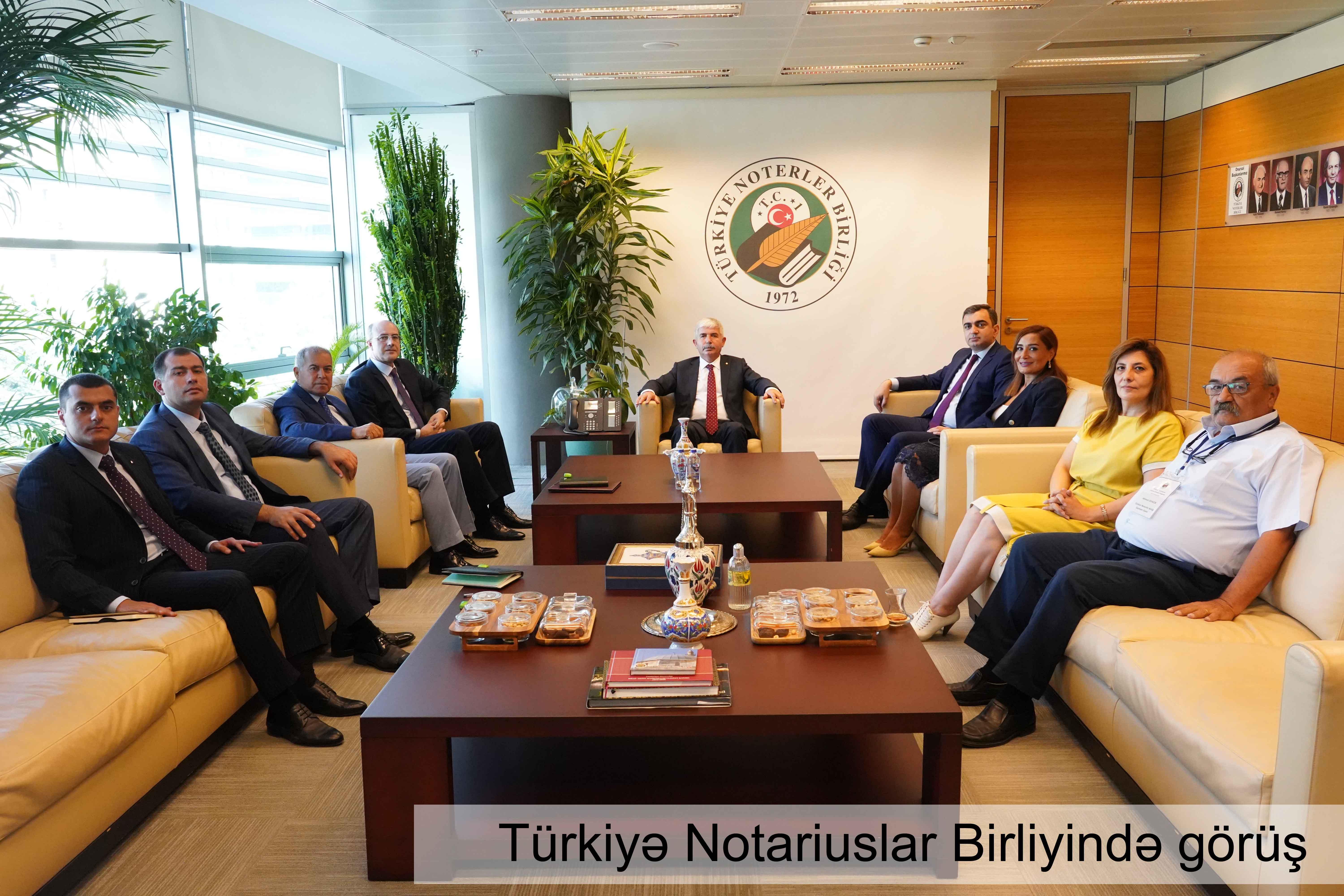 Mobil notariat xidmətləri xarici ölkələrdə böyük maraq doğurur